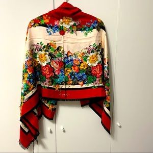 New Gucci 100% Silk Women Scarf 🧣Final Price